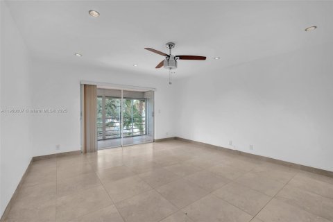 Condominio en alquiler en Hollywood, Florida, 2 dormitorios, 105.07 m2 № 1952089 - foto 11