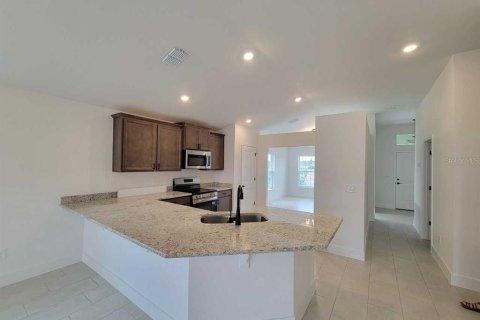 House in Ocala, Florida 4 bedrooms, 187.66 sq.m. № 2234408 - photo 13