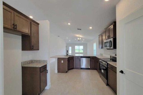 House in Ocala, Florida 4 bedrooms, 187.66 sq.m. № 2234408 - photo 9