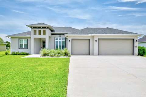House in Sebring, Florida 3 bedrooms, 201.51 sq.m. № 1905786 - photo 2