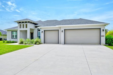 House in Sebring, Florida 3 bedrooms, 201.51 sq.m. № 1905786 - photo 4