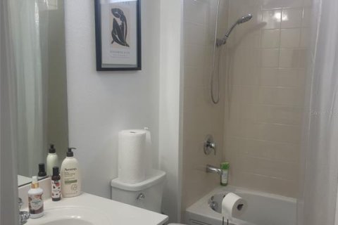 Casa en alquiler en Kissimmee, Florida, 6 dormitorios, 335.28 m2 № 1678469 - foto 13