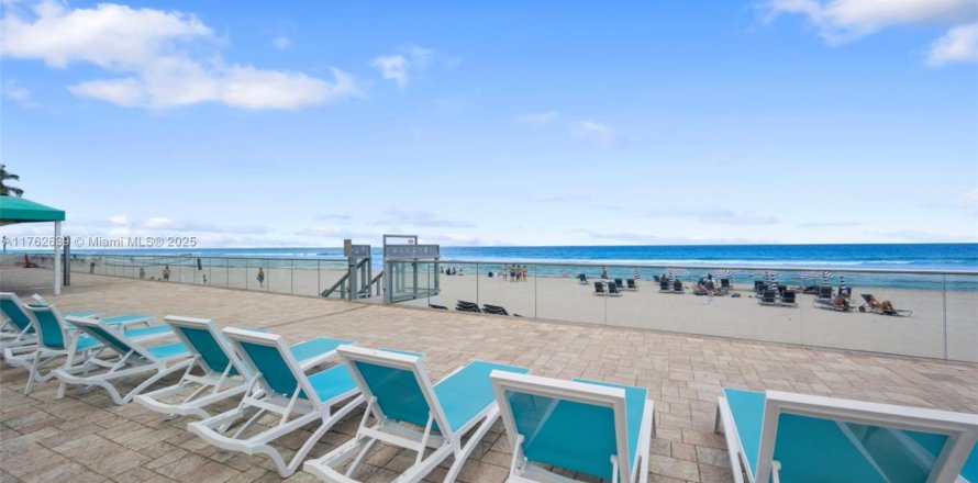 Condo in Hollywood, Florida, 2 bedrooms № 1708811