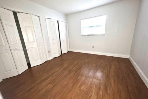 Villa ou maison à louer à Miami, Floride: 2 chambres, 176.05 m2 № 1987354 - photo 11