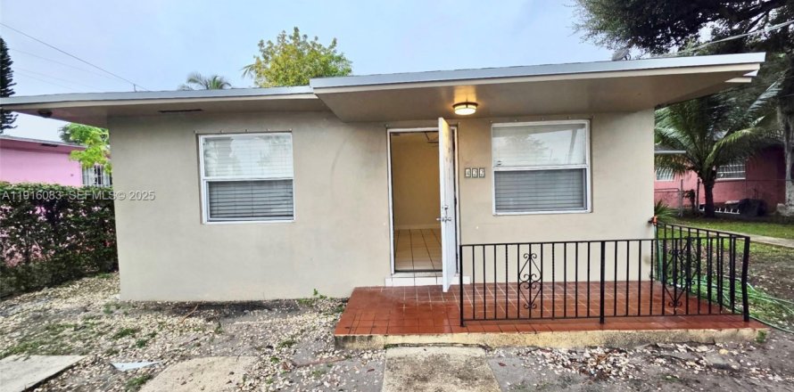 Villa ou maison à Miami, Floride 2 chambres, 176.05 m2 № 1987354