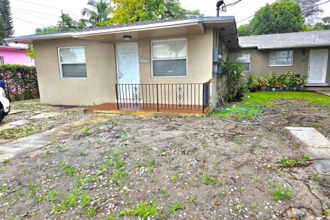 Villa ou maison à louer à Miami, Floride: 2 chambres, 176.05 m2 № 1987354 - photo 2