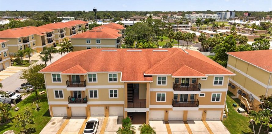 Condominio en New Port Richey, Florida, 2 dormitorios № 2221236