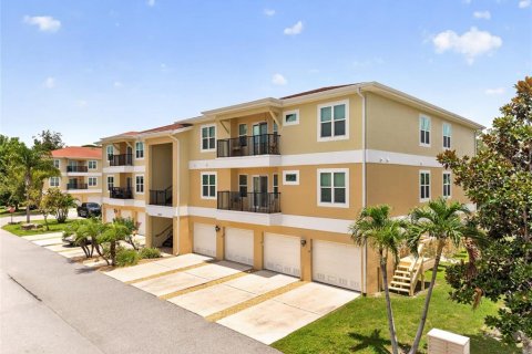 Condominio en venta en New Port Richey, Florida, 2 dormitorios, 98.48 m2 № 2221236 - foto 15