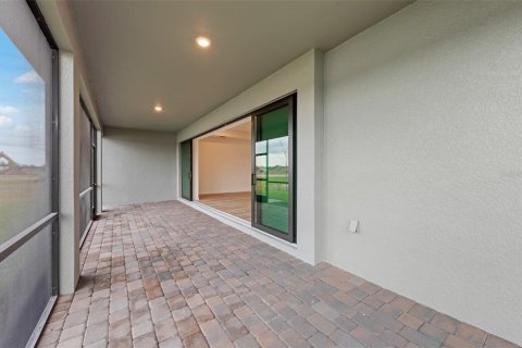 House in North Port, Florida 3 bedrooms, 254.46 sq.m. № 1400623 - photo 28