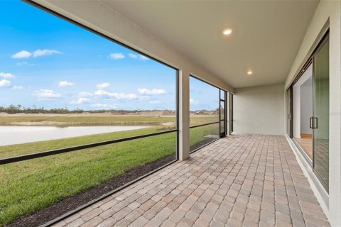 House in North Port, Florida 3 bedrooms, 254.46 sq.m. № 1400623 - photo 27
