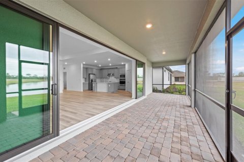 House in North Port, Florida 3 bedrooms, 254.46 sq.m. № 1400623 - photo 25