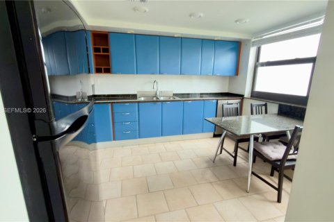 Купить кондоминиум в Санни-Айлс-Бич, Флорида 3 спальни, 232.26м2, № 2009598 - фото 15