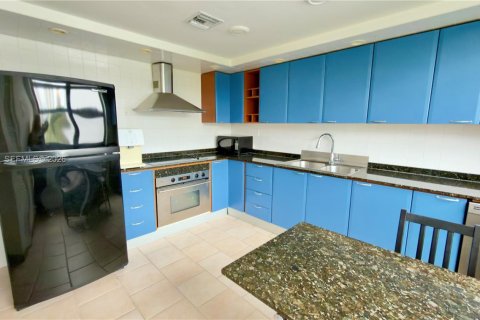 Купить кондоминиум в Санни-Айлс-Бич, Флорида 3 спальни, 232.26м2, № 2009598 - фото 14