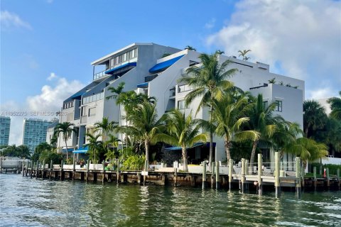 Кондоминиум с 3 спальнями в Санни-Айлс-Бич, Флорида № 2009598