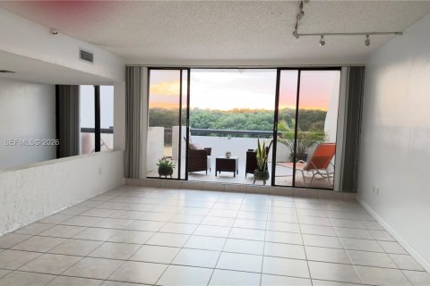 Купить кондоминиум в Санни-Айлс-Бич, Флорида 3 спальни, 232.26м2, № 2009598 - фото 16