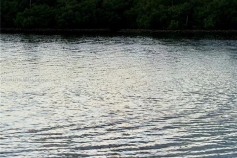 Купить кондоминиум в Санни-Айлс-Бич, Флорида 3 спальни, 232.26м2, № 2009598 - фото 23