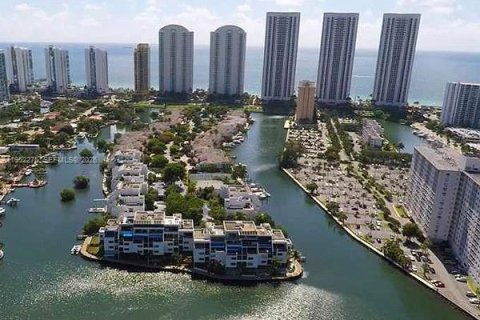 Купить кондоминиум в Санни-Айлс-Бич, Флорида 3 спальни, 232.26м2, № 2009598 - фото 6