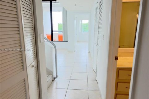 Купить кондоминиум в Санни-Айлс-Бич, Флорида 3 спальни, 232.26м2, № 2009598 - фото 25