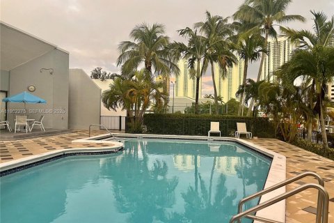 Купить кондоминиум в Санни-Айлс-Бич, Флорида 3 спальни, 232.26м2, № 2009598 - фото 19