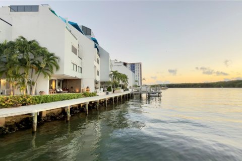 Купить кондоминиум в Санни-Айлс-Бич, Флорида 3 спальни, 232.26м2, № 2009598 - фото 17