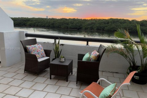 Купить кондоминиум в Санни-Айлс-Бич, Флорида 3 спальни, 232.26м2, № 2009598 - фото 8