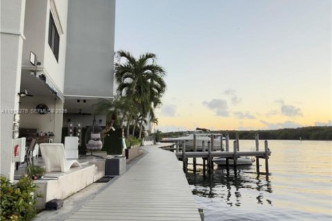 Купить кондоминиум в Санни-Айлс-Бич, Флорида 3 спальни, 232.26м2, № 2009598 - фото 21