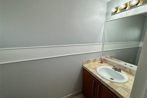 Adosado en alquiler en Sunrise, Florida, 3 dormitorios, 140.47 m2 № 1216075 - foto 1