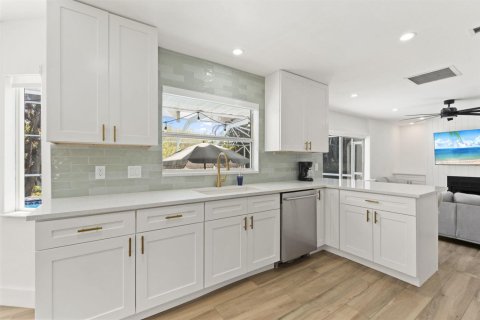 Villa ou maison à vendre à Port St. Lucie, Floride: 5 chambres, 183.39 m2 № 2190851 - photo 20