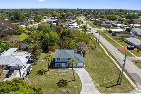 Villa ou maison à vendre à Port St. Lucie, Floride: 5 chambres, 183.39 m2 № 2190851 - photo 4