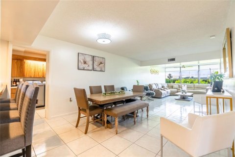 Copropriété à vendre à Davie, Floride: 2 chambres, 128.67 m2 № 2226100 - photo 2