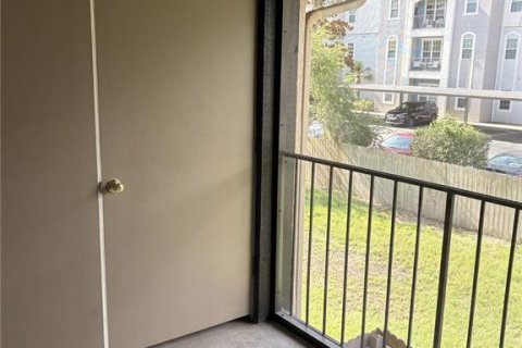 Condo in Tampa, Florida, 2 bedrooms  № 2217397 - photo 17