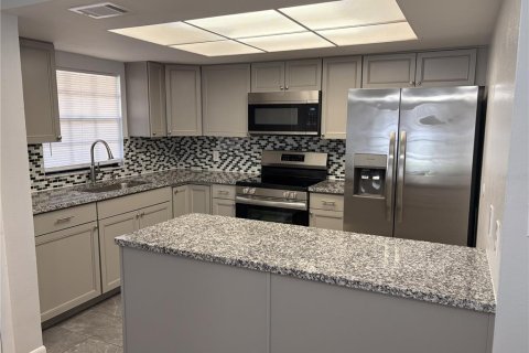 Condo in Tampa, Florida, 2 bedrooms  № 2217397 - photo 2
