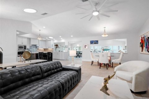 Casa en venta en Edgewater, Florida, 3 dormitorios, 255.85 m2 № 1675405 - foto 12