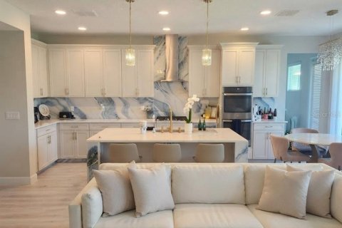 House in Wesley Chapel, Florida 6 bedrooms, 506.5 sq.m. № 2221500 - photo 9