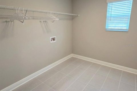 House in Wesley Chapel, Florida 6 bedrooms, 506.5 sq.m. № 2221500 - photo 14