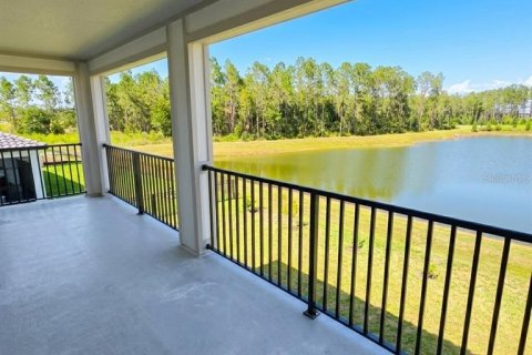 House in Wesley Chapel, Florida 6 bedrooms, 506.5 sq.m. № 2221500 - photo 4