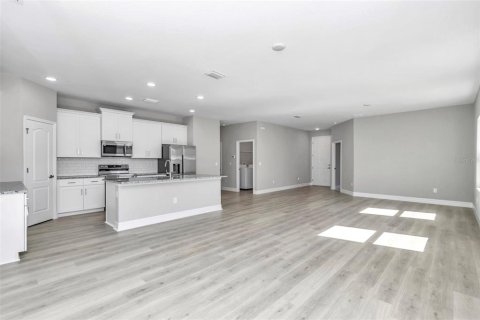 Снять в аренду виллу или дом в Саммерфилд, Флорида 4 комнаты, 184.88м2, № 1893841 - фото 5