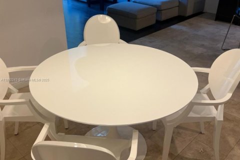 Condo in Hallandale Beach, Florida, 2 bedrooms  № 1944229 - photo 11