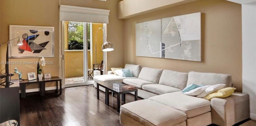 Condo in Hallandale Beach, Florida, 2 bedrooms № 1944229