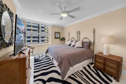 Condominio en alquiler en Miami Beach, Florida, 3 dormitorios, 215.53 m2 № 2058334 - foto 19