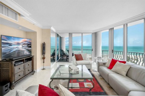 Condominio en alquiler en Miami Beach, Florida, 3 dormitorios, 215.53 m2 № 2058334 - foto 2