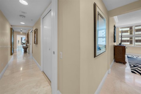 Condominio en alquiler en Miami Beach, Florida, 3 dormitorios, 215.53 m2 № 2058334 - foto 18