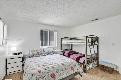 Villa ou maison à vendre à Miami, Floride: 3 chambres, 132.39 m2 № 2014202 - photo 19