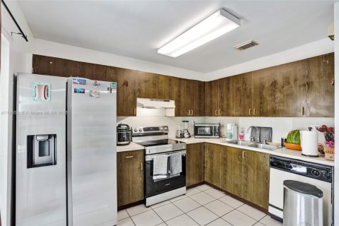 Villa ou maison à vendre à Miami, Floride: 3 chambres, 132.39 m2 № 2014202 - photo 5