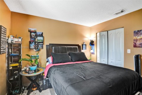 Villa ou maison à vendre à Miami, Floride: 3 chambres, 132.39 m2 № 2014202 - photo 26