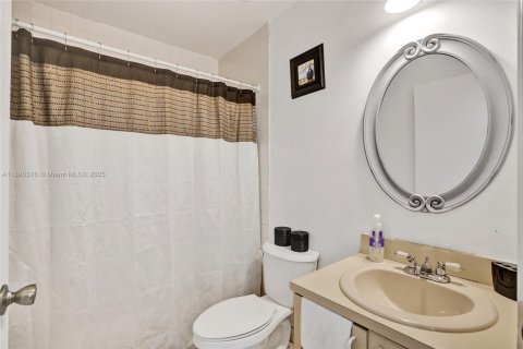 Villa ou maison à vendre à Miami, Floride: 3 chambres, 132.39 m2 № 2014202 - photo 27