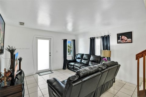 Villa ou maison à vendre à Miami, Floride: 3 chambres, 132.39 m2 № 2014202 - photo 11