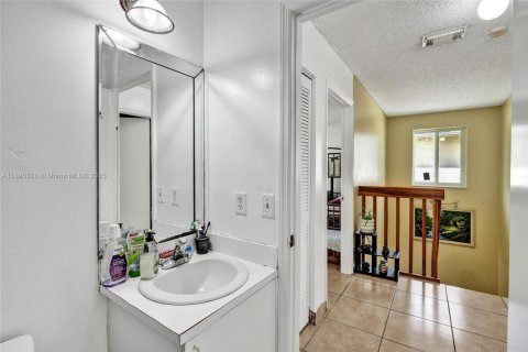 Villa ou maison à vendre à Miami, Floride: 3 chambres, 132.39 m2 № 2014202 - photo 30