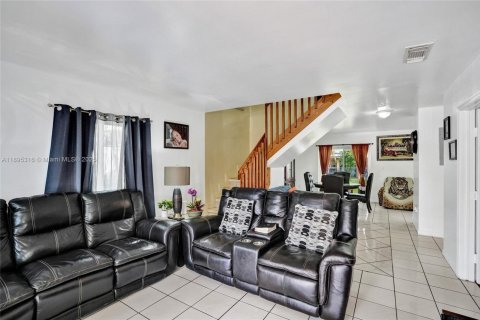 Villa ou maison à vendre à Miami, Floride: 3 chambres, 132.39 m2 № 2014202 - photo 10