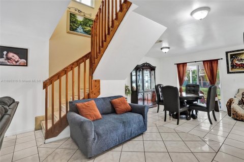 Villa ou maison à vendre à Miami, Floride: 3 chambres, 132.39 m2 № 2014202 - photo 14